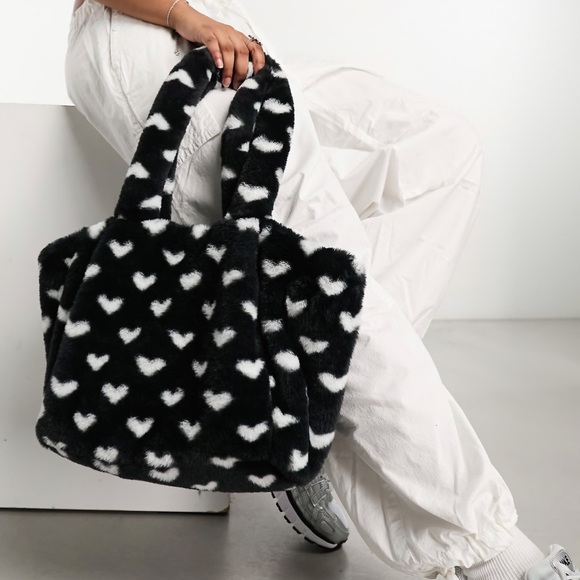 NEW Women’s Skinny Dip Black Fluff Heart Tote Bag - Picture 2 of 9